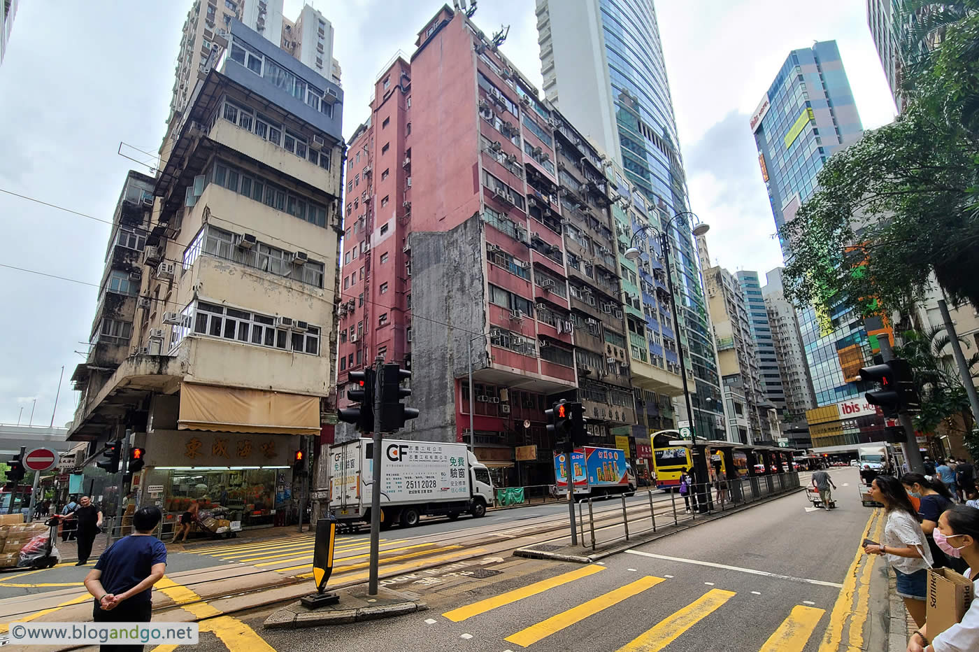 Spot the Difference - Des Voeux Rd W - Sutherland Street